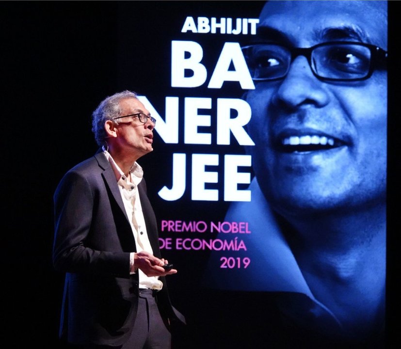 El economista Abhijit Banerjee, premio Nobel en 2019, expuso sus análisis sobre los modelos sanitarios mundiales.