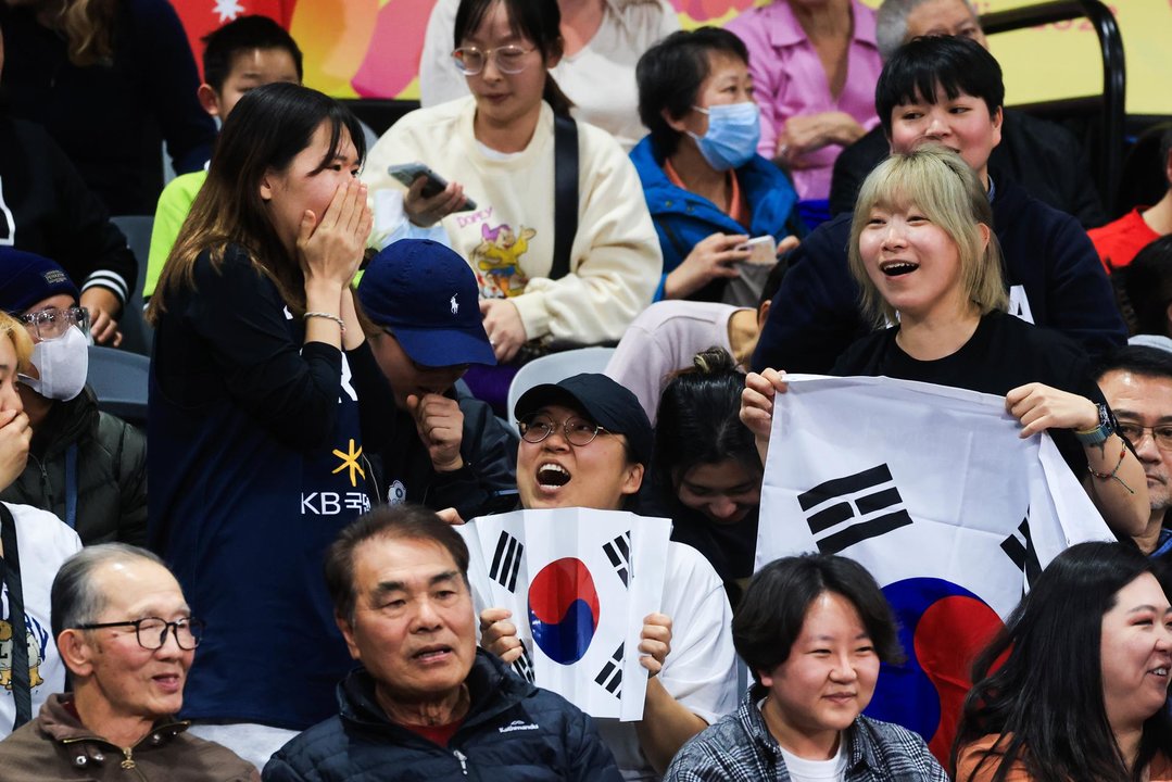 Coreanas en un partido de baloncesto. // EFE