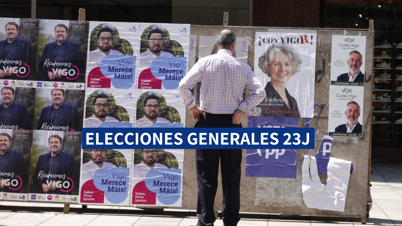 La pegada de carteles electorales abre la campaña del 23J.