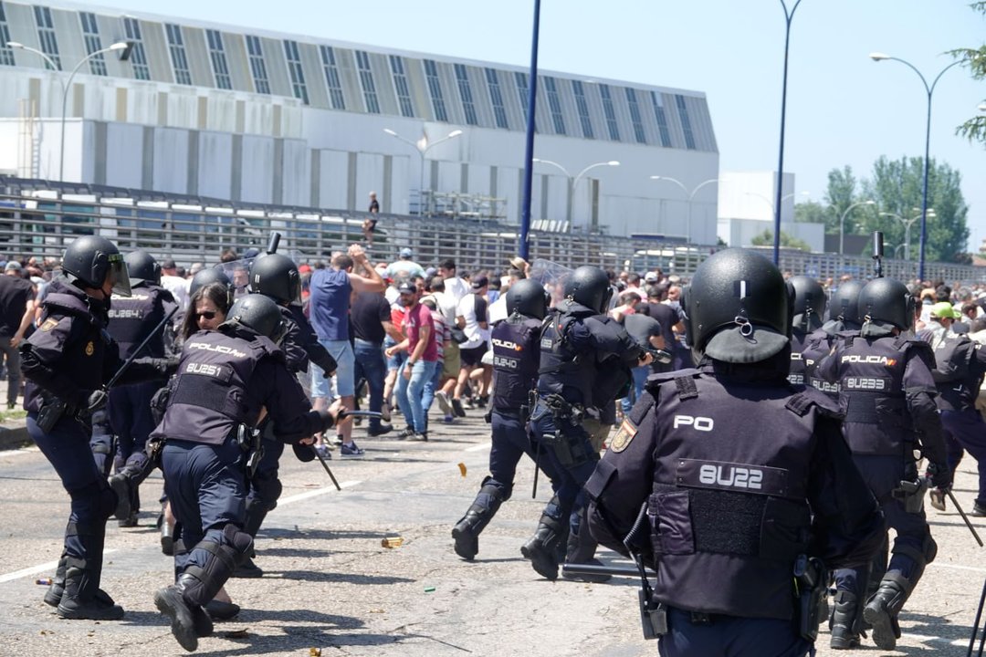 Cargas policiales en la quinta jornada de la huelga del metal. // Vicente Alonso