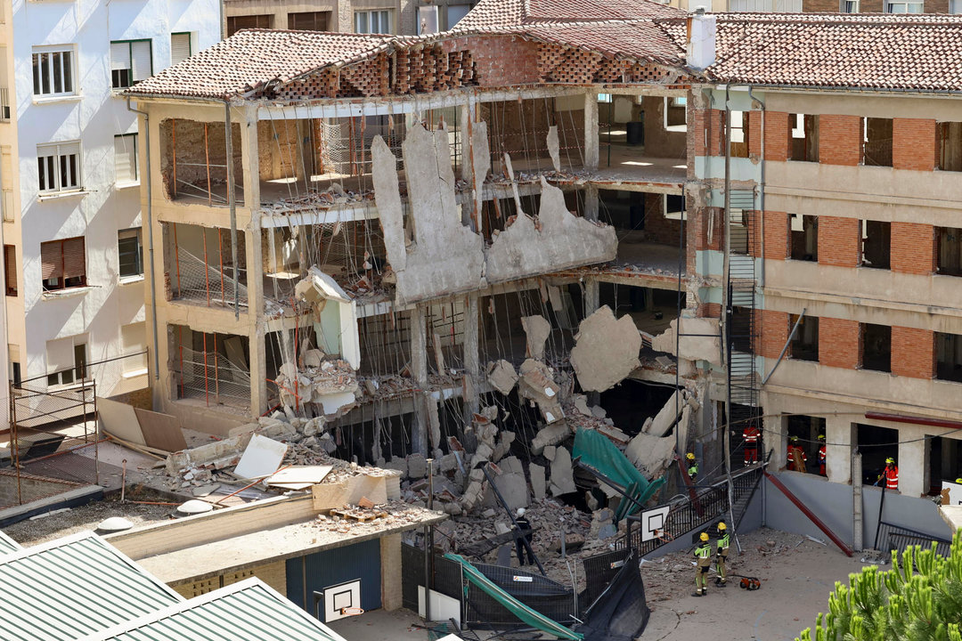 Derrumbe de una obra de un colegio en Logroño. // EFE