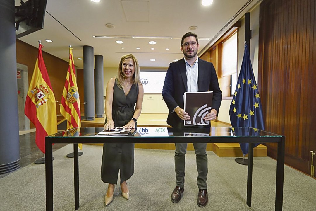 PP y Vox firman el acuerdo para gobernar Aragón.