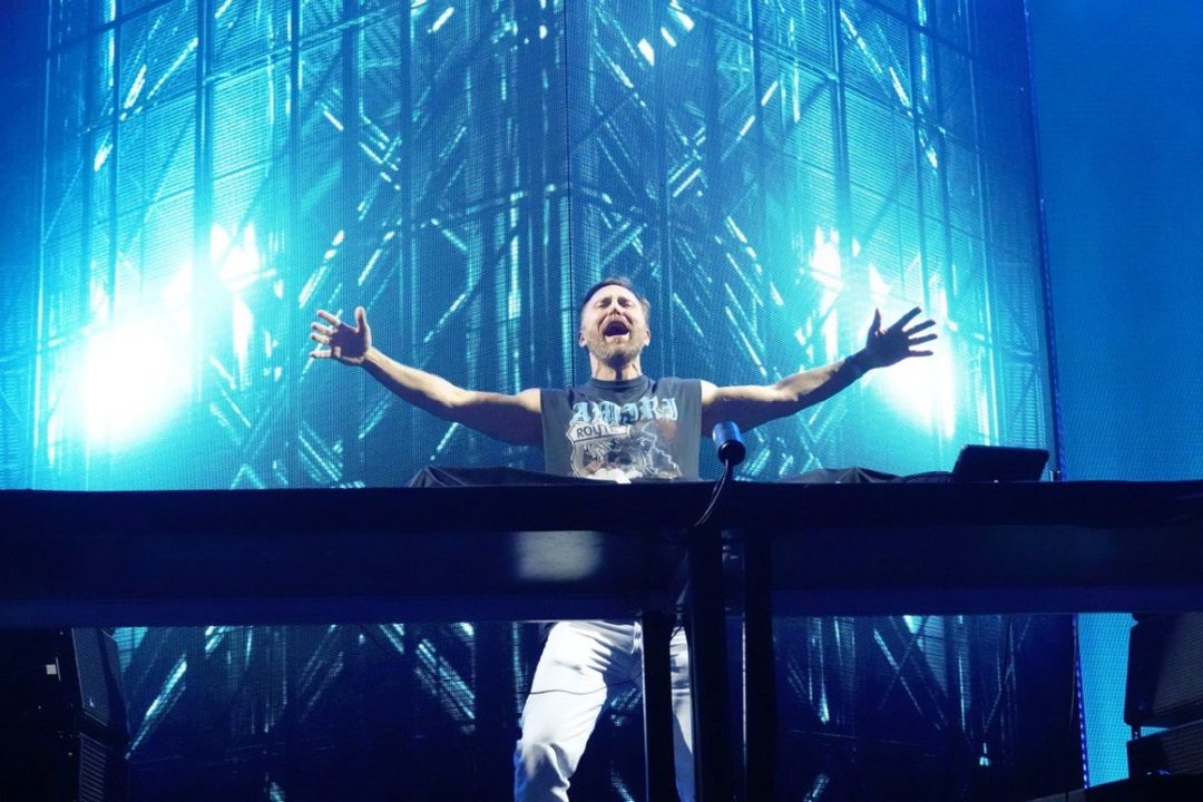 El DJ francés en un momento de su actuación anoche dentro del festival Dreambeach en el auditorio de Castrelos.
