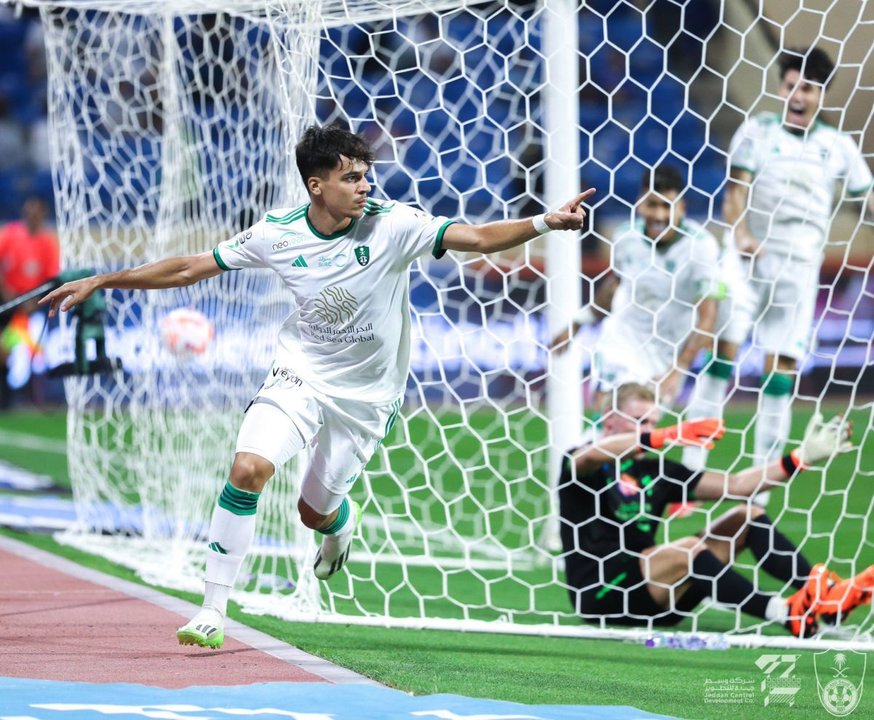 Gabri, que jugó 64 minutos, celebra su primer gol con el Al-Ahli.