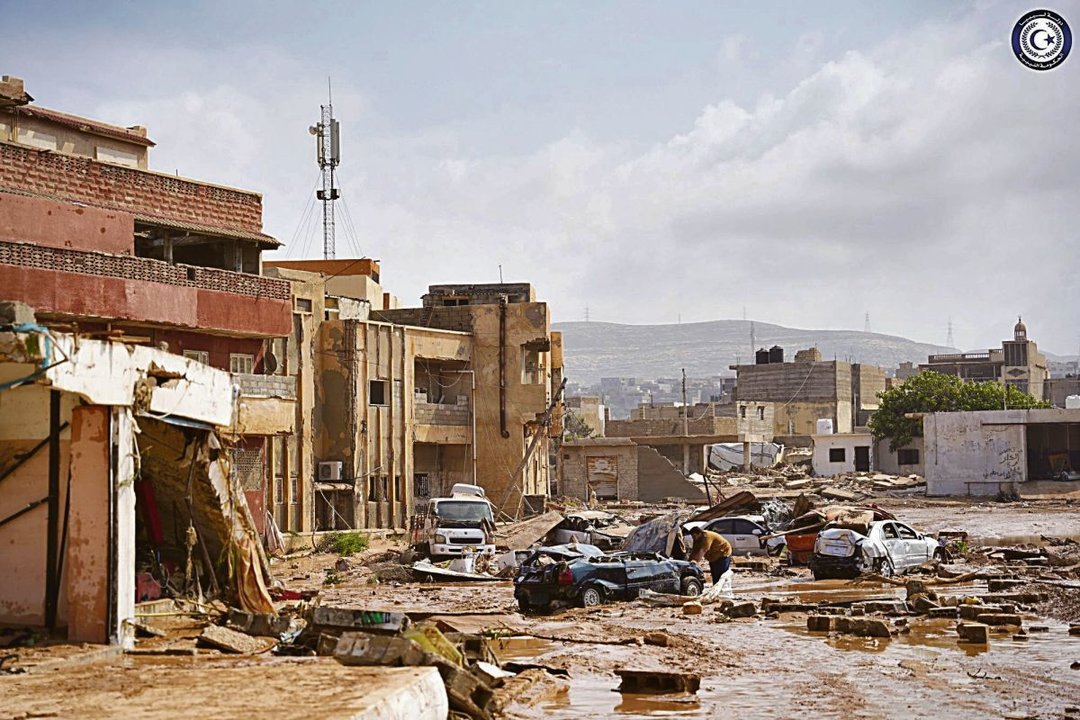 Destrozos causados por el agua en la ciudad de Derna, la más afectada por las lluvias torrenciales.