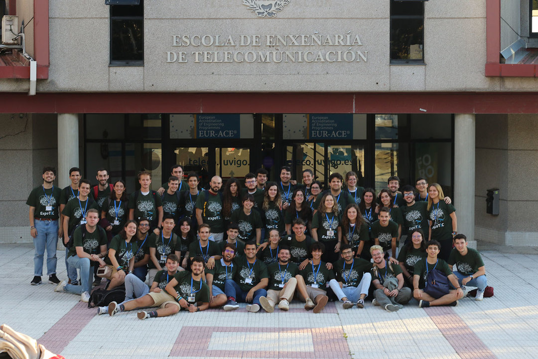 Alumnos y alumnas del Consejo Estatal de Estudiantes de Telecomunicaciones. // DUVI