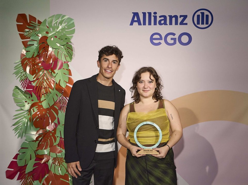 Amara Caruncho junto al motorista Marc Márquez en la entrega de premios ayer.