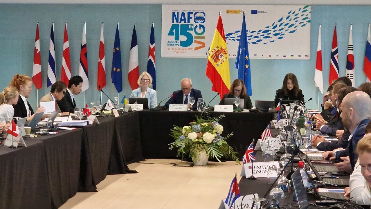 Reunión por las cuotas de NAFO en Vigo, este lunes 18 de septiembre. // J.V. Landín