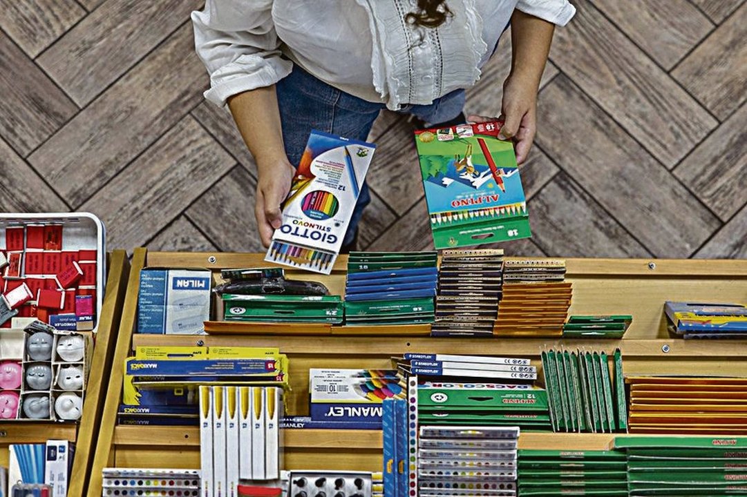 Material escolar a la venta en una librería de Madrid.