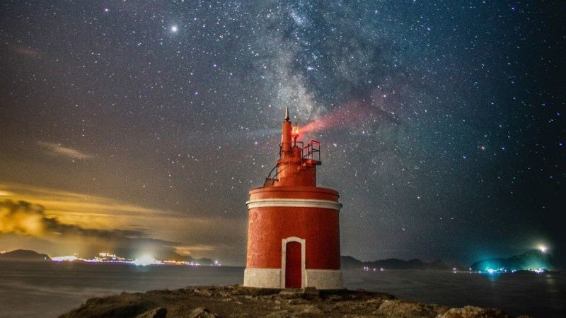La foto de Ignacio muestra el cielo estrellado sobre la ría de Vigo.