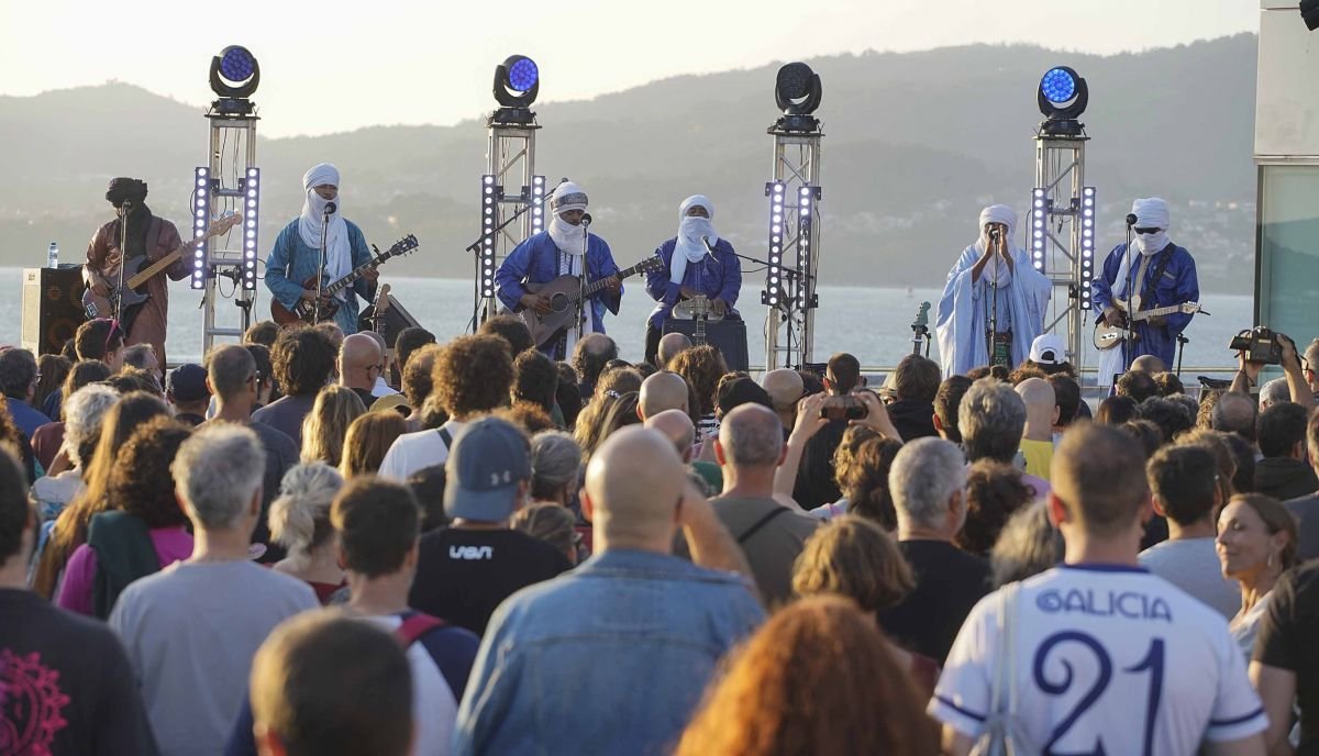 El grupo Tinariwen actuó este verano en la terraza del Mar de Vigo, congregando a centenares de personas.