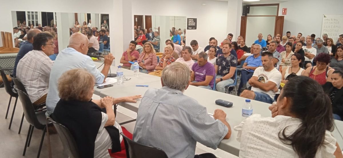 Comisiones de fiestas de Oia, Salvaterra o Porriño se reunieron en Donas para debatir sobre la nueva Ley del Juego.