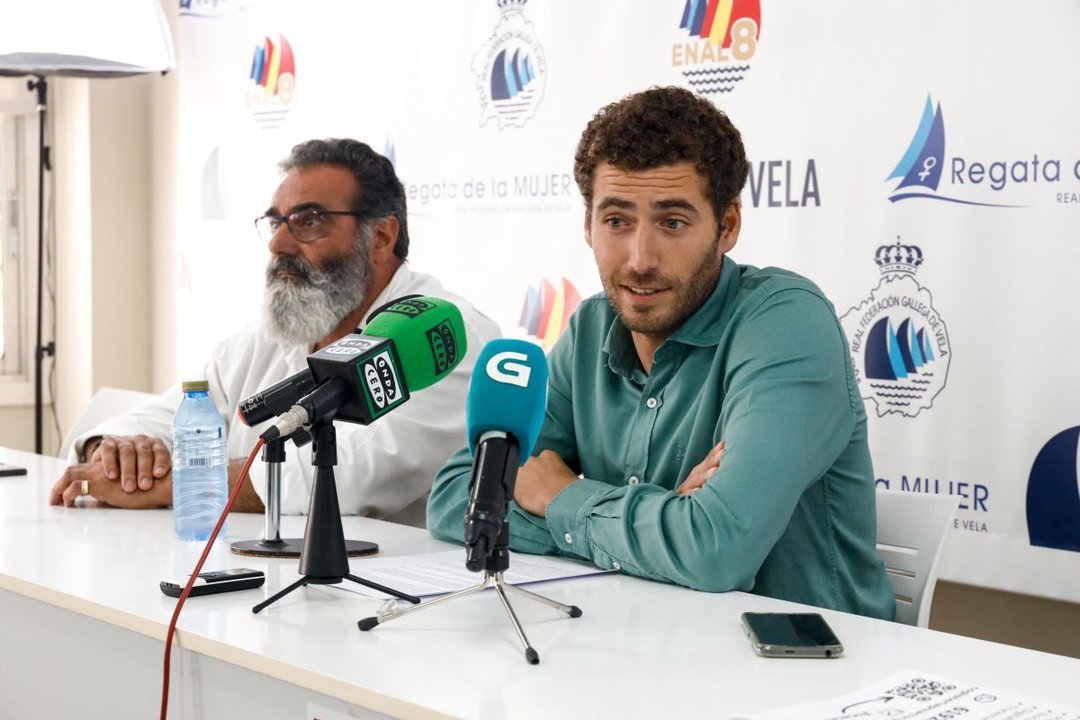Nico Rodríguez, en primer término, ofrece sus explicaciones tras quedarse fuera de los Juegos Olímpicos de París.