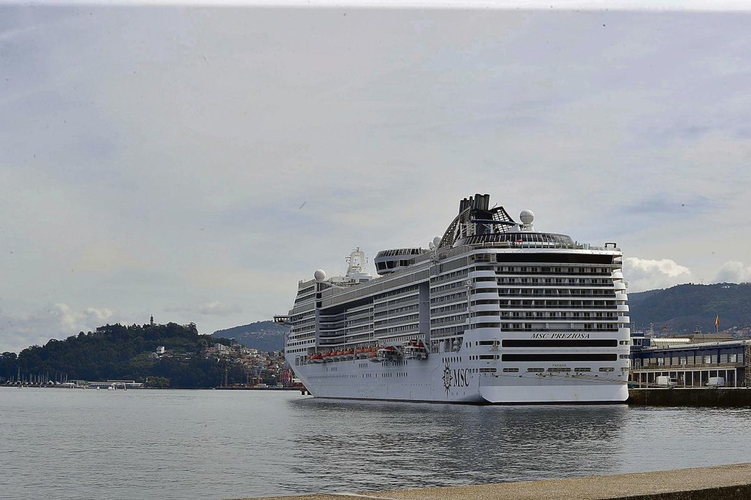 El “MSC Preziosa”, durante su última escala este año en Vigo, el pasado 30 de abril.