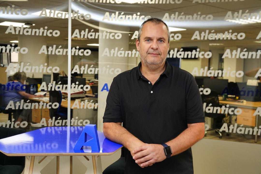 David Posada visitó el set de Atlántico TV tras recibir la medalla de la RAGC.