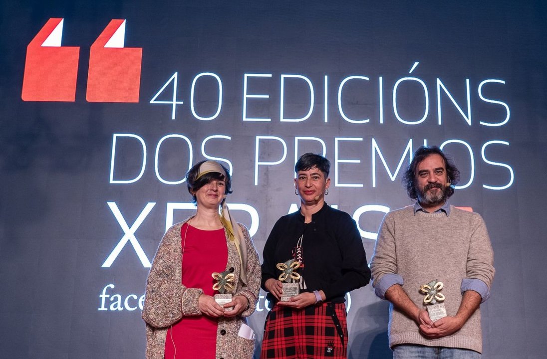 Leticia Barbadillo, María Reimóndez e Pedro Feijoo, cos seus galardóns.