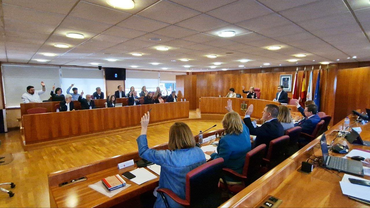Votación en el pleno del Concello de Vigo, este lunes 30 de octubre. // J.V. Landín