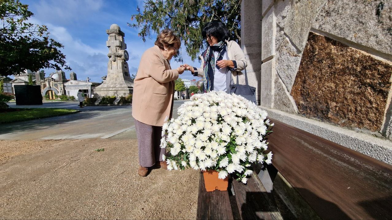 Cementerios en Vigo. // J.V. Landín