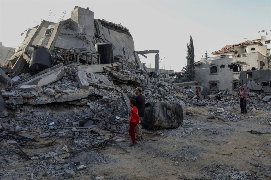 Un edificio del sur de Gaza destrozado por los bombardeos. // Europa press