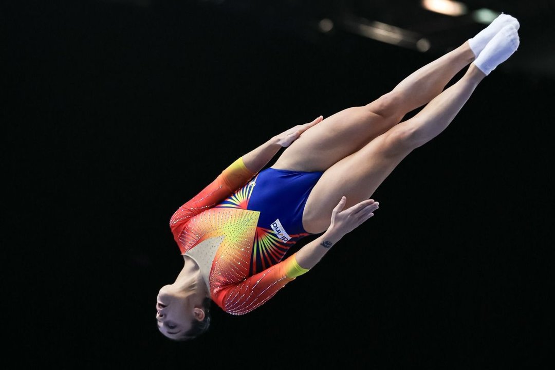 La gimnasta ponteareana Melania Rodríguez durante la competición ayer en Birmingham, donde se proclamó campeona.