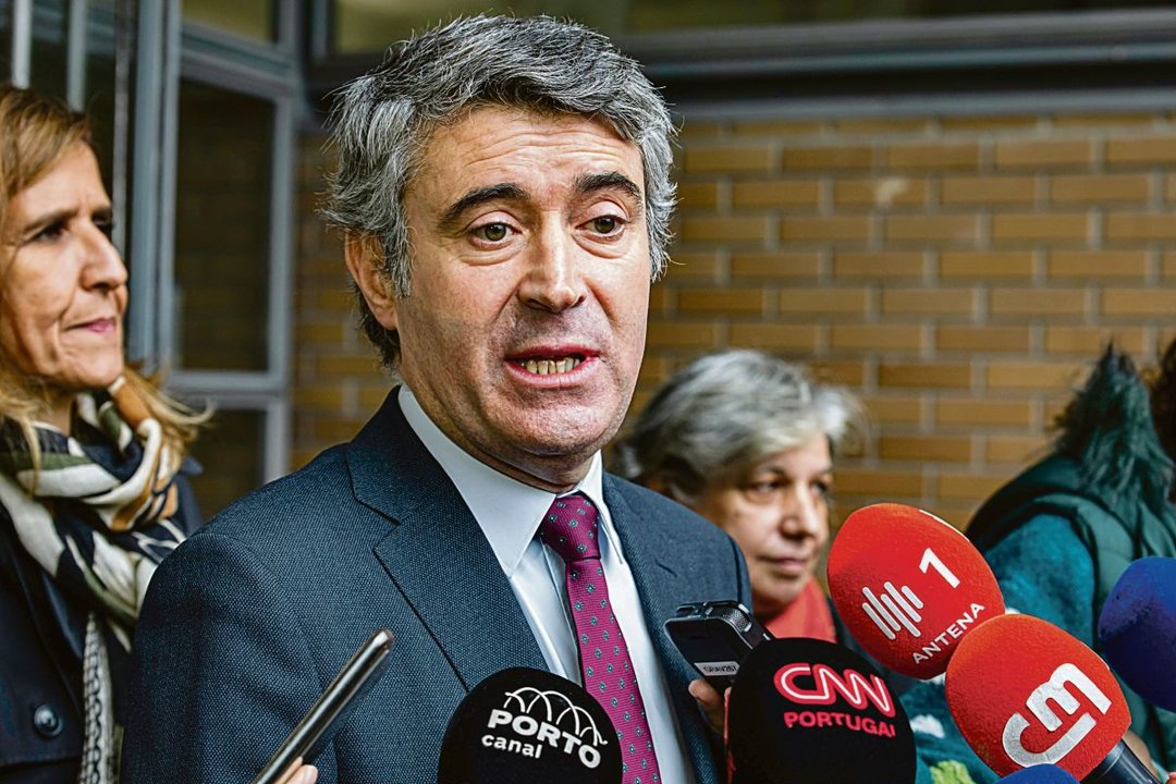 José Luís Carneiro, ministro del Interior, disputa el liderazgo del PS a Pedro Nuno Santos.