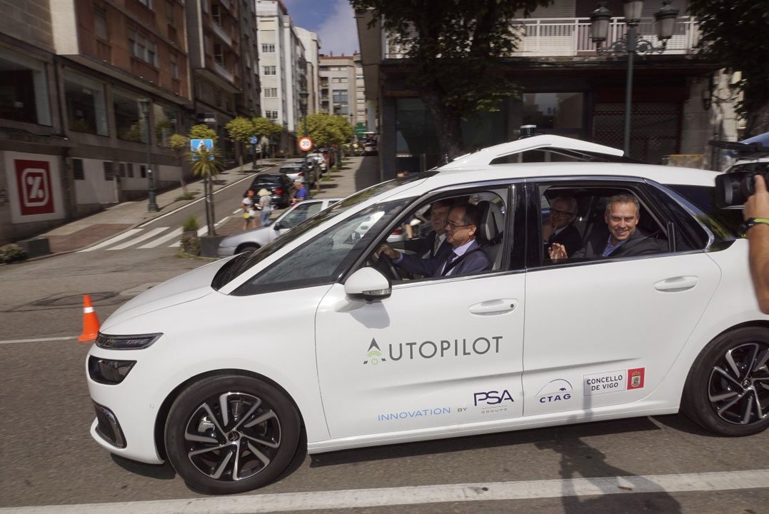 La primera prueba de un vehículo autónomo en Vigo, en 2019 en la Gran Vía.