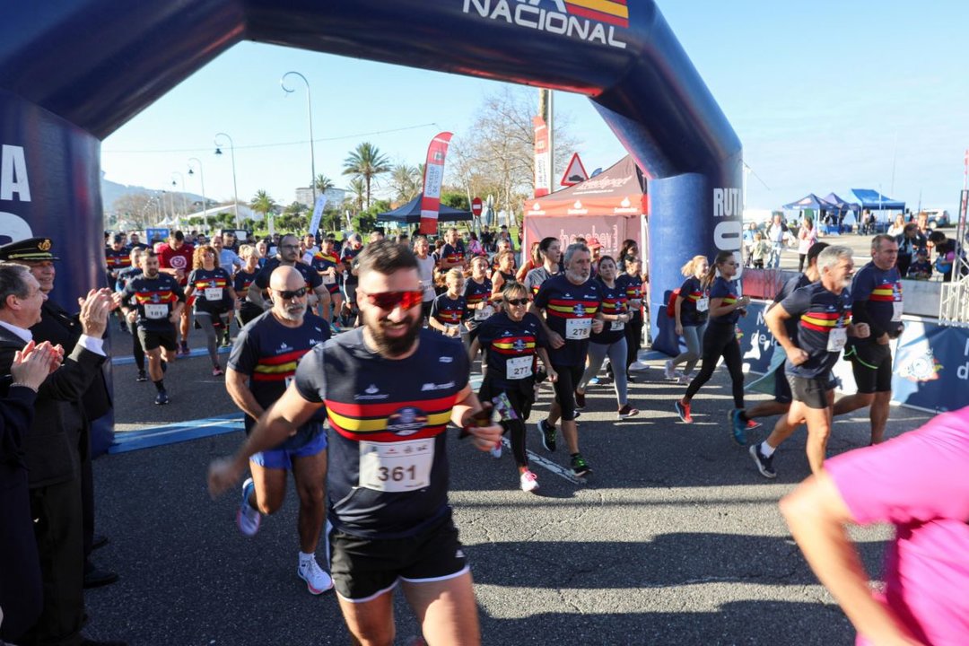 Cerca de trescientos deportistas completaron la carrera de 5,1 kilómetros diseñada por la organización, que partió de Samil.