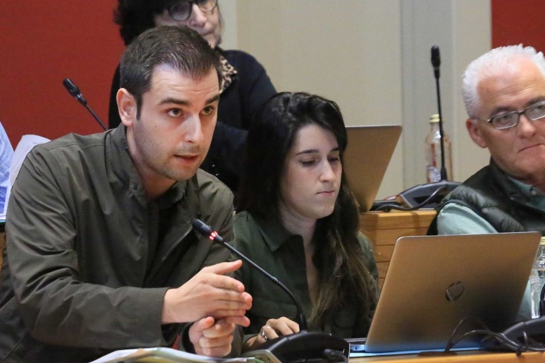 El concejal de Hacienda, Fran Represas, defendió en el pleno el nuevo presupuesto.