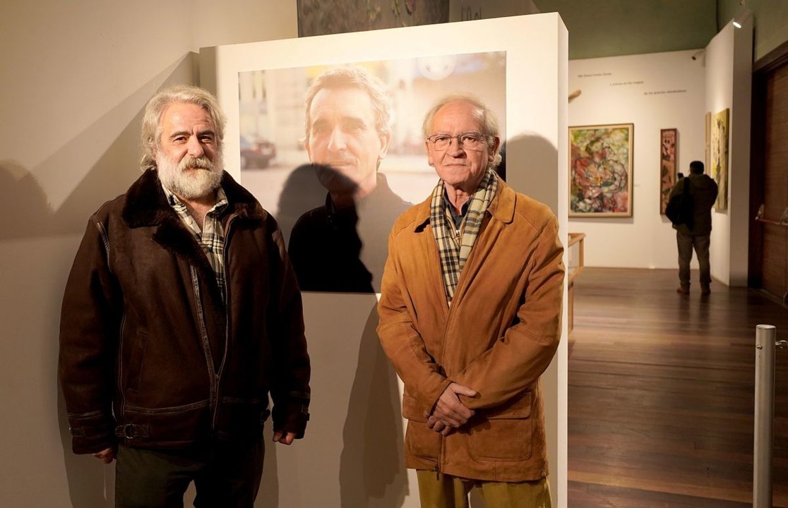 Carlos Vilas Bugallos y Antonio Chaves, amigos y colaboradores de Oroza, comisarían la exposición sobre el poeta.