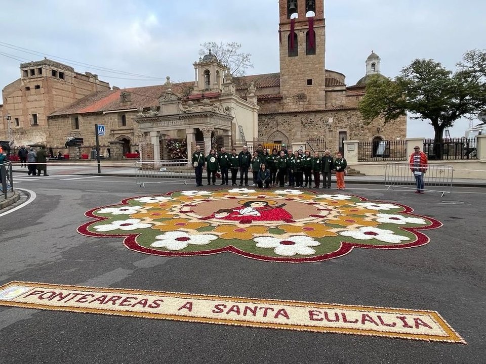 La alfombra que la Asociación do Corpus Chriti de Ponteareas, dediicó a la patrona de Mérida, Santa Eulalia.
