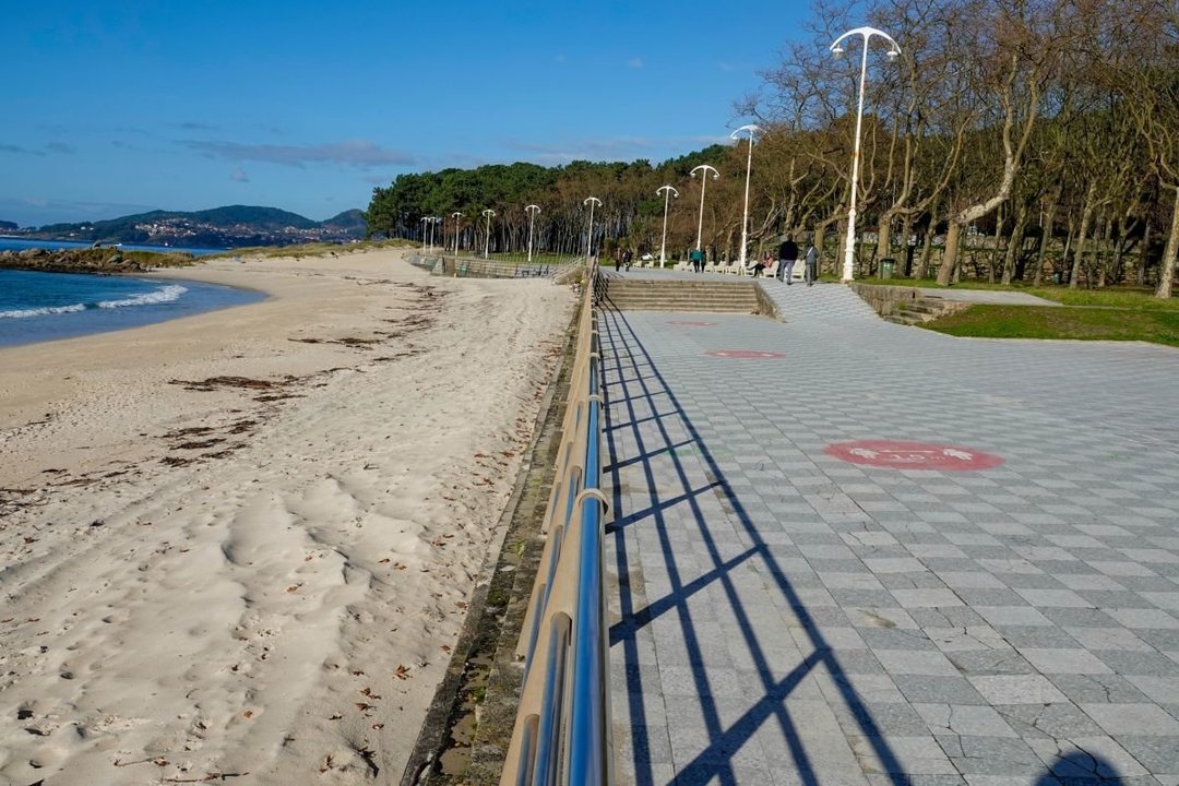 El nuevo paseo será más grande y se retranqueará el muro de la playa 10 metros para recuperar la duna.