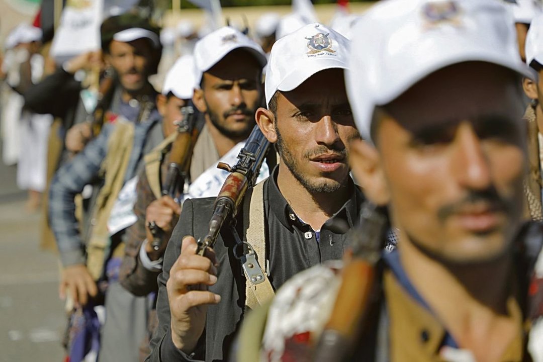 Miembros de los hutíes en la capital de Yemen, Saná.