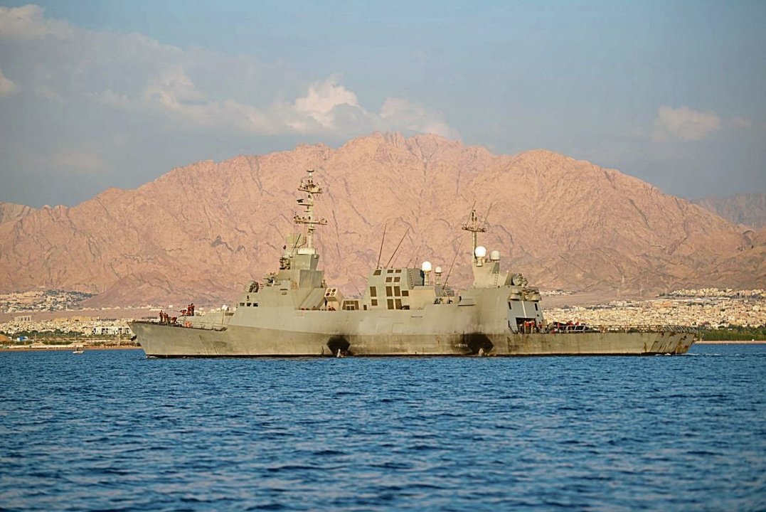 Un buque de combate de la Armada israelí en la zona del Mar Rojo.