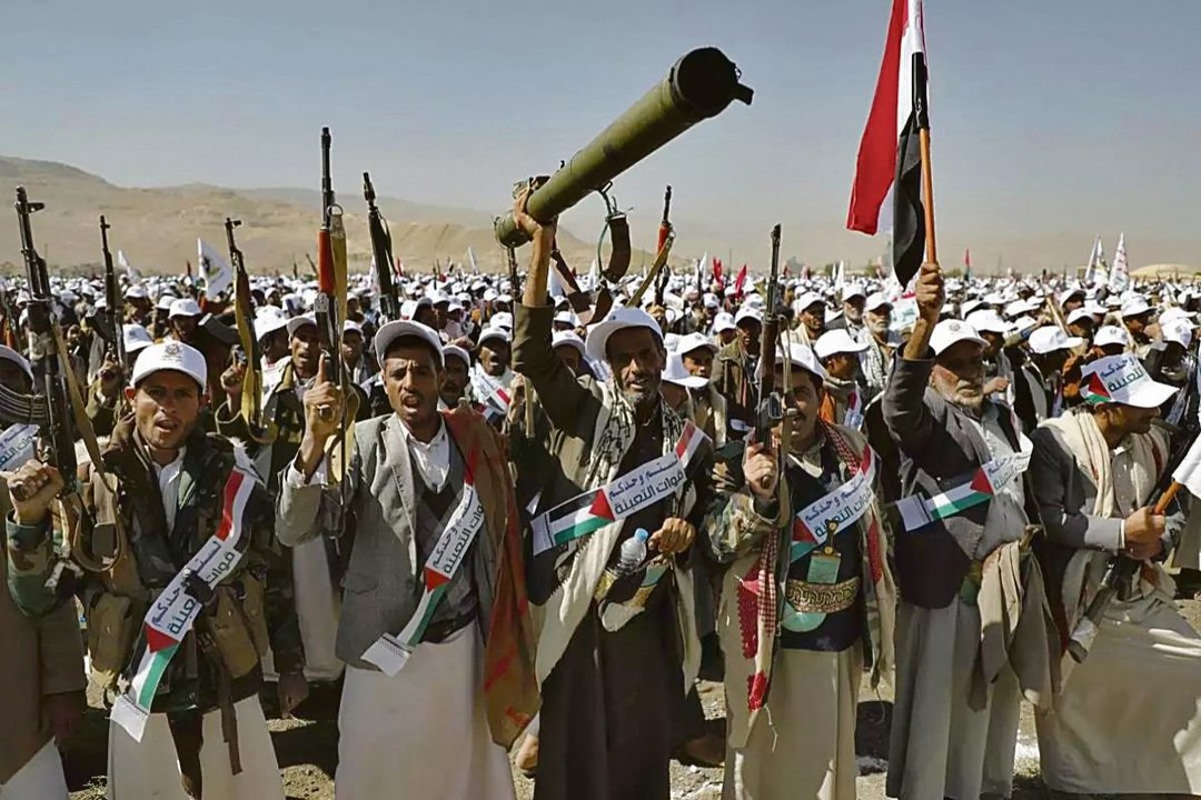 Grupo de milicianos reclutados en el Ejército Popular de los hutíes, en Amran, (Yemen).