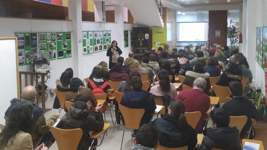 Imagen de una de las reuniones realizadas por Érguete y el Ayuntamiento.