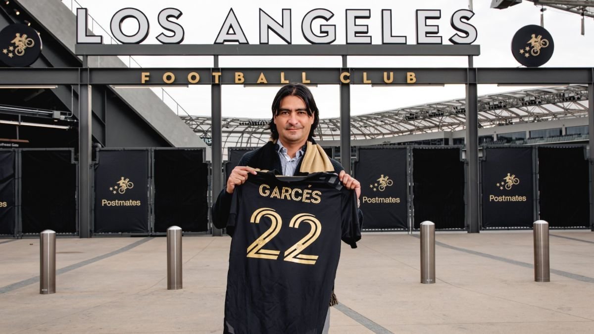 Marco Garcés, de 51 años, se incorporó al LAFC californiano en 2022 como director de operaciones.