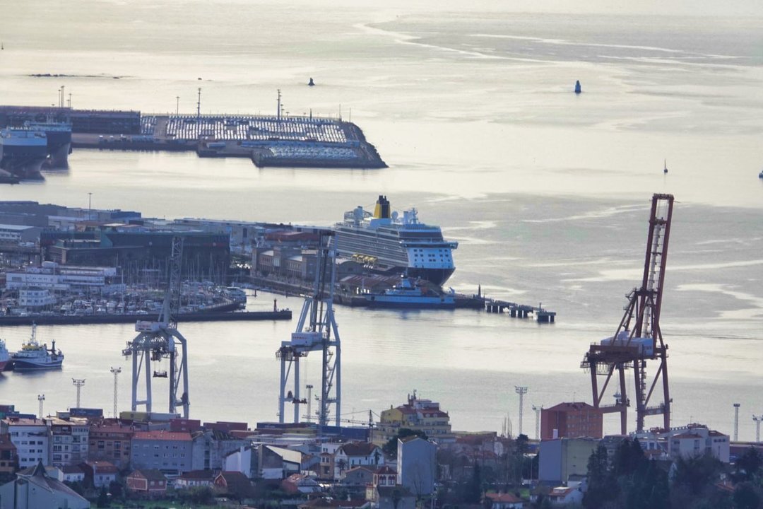 Tiempo despejado y mar tranquilo en Vigo, este sábado.