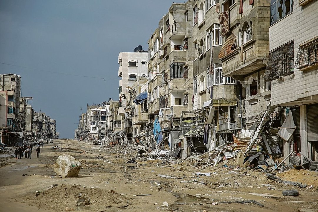 Una calle de Sheikh Radwan en la ciudad de Gaza tras tres meses de bombardeos.