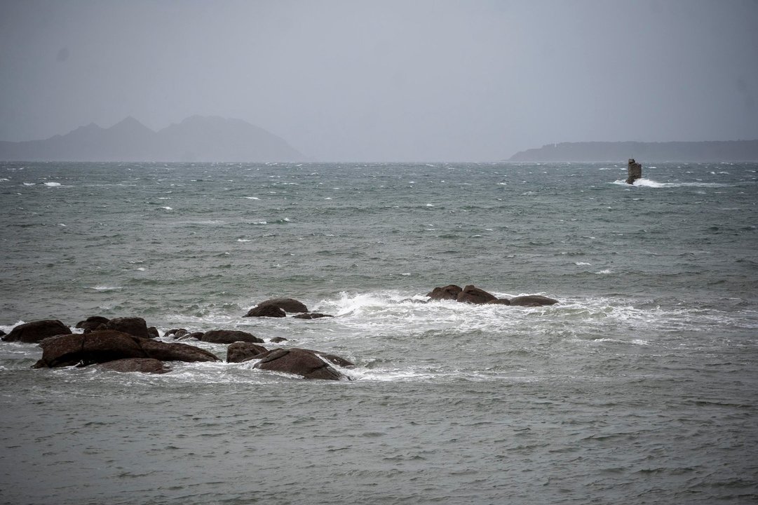 Mar picado en Vigo por la borrasca Irene. // J.V. Landín
