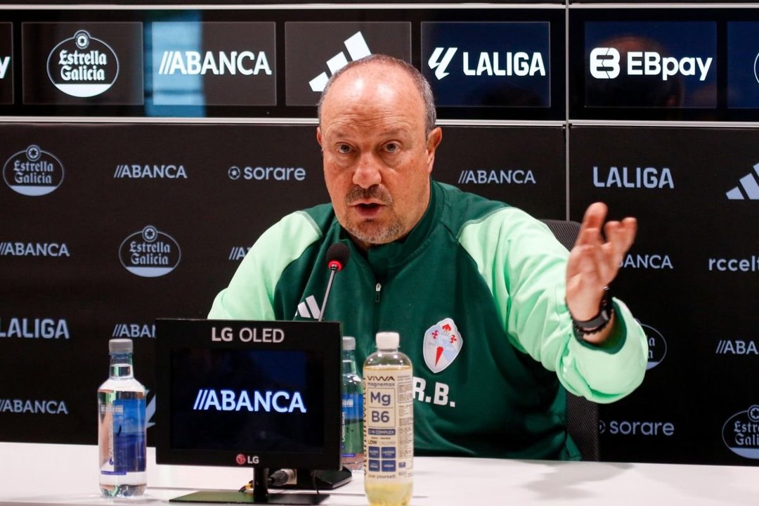 Rafa Benítez, ayer, durante la rueda de prensa que ofreció en la ciudad deportiva del Celta en Mos.