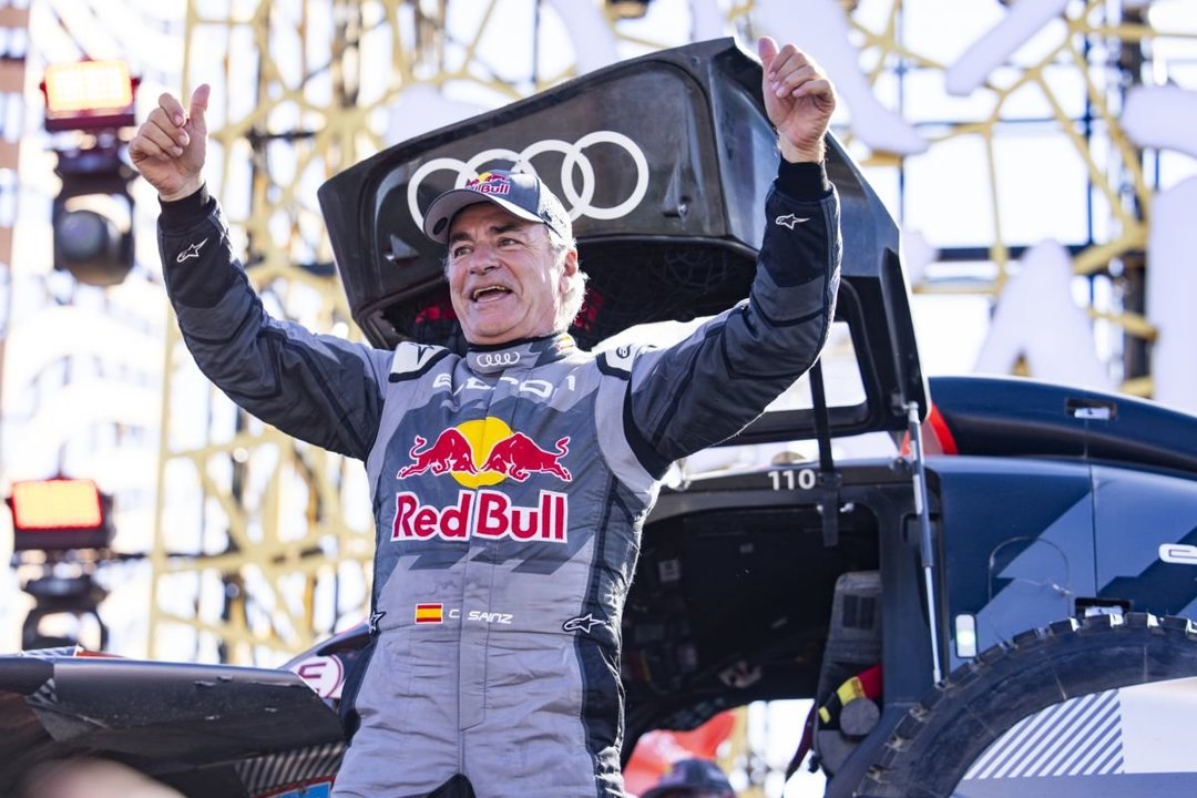 Carlos Sainz obtuvo la victoria en el Dakar de 2024 y eleva a cuatro su número de títulos.