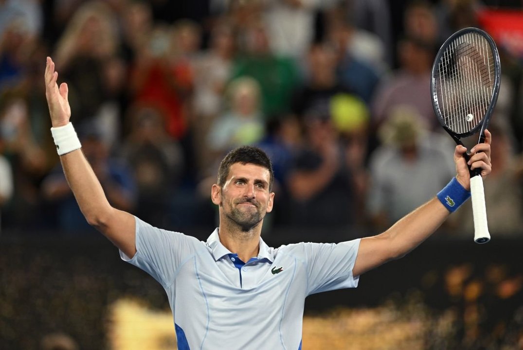 Novak Djokovic celebra su victoria ante el francés Adrian Mannarino y el pase a cuartos de final del torneo.