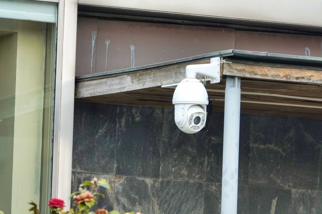 Las colocación de las cámaras de vigilancia, cada vez más frecuente, debe hacerse bajo la normativa existente.