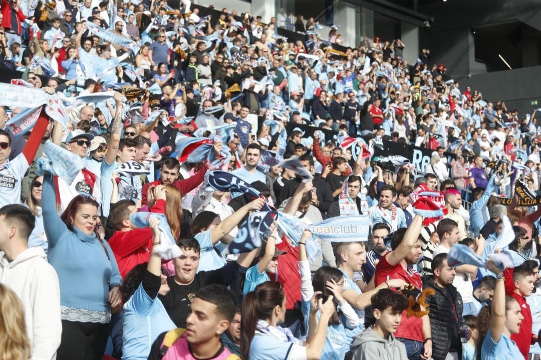 Más de 20.000 aficionados asistieron al encuentro entre el primer equipo del Celta y el Girona a las dos de la tarde.