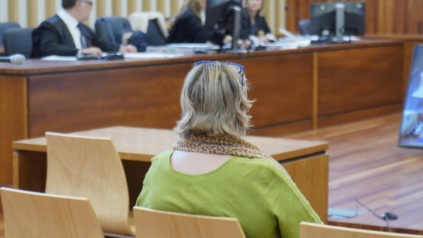 La acusada, durante el juicio en la Audiencia en Vigo.