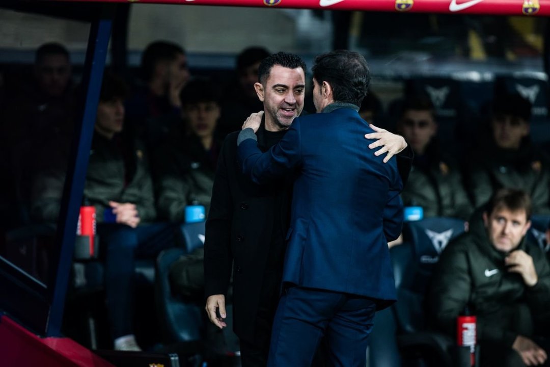 Xavi saluda a Marcelino en el partido entre el Barça y el Villarreal.