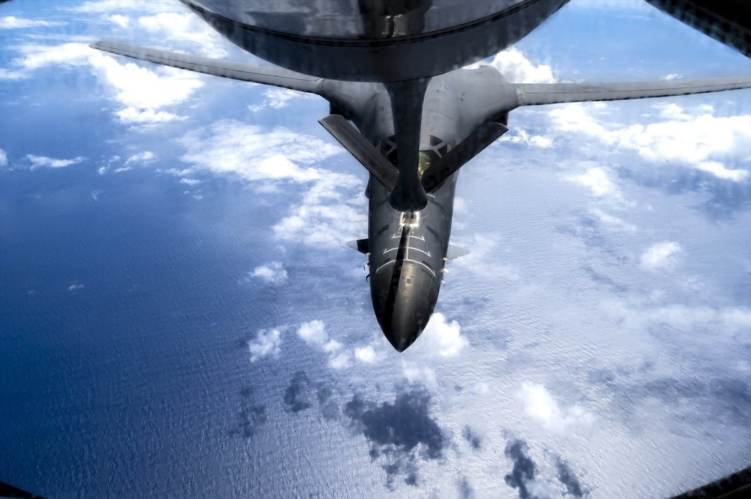 Air Force B-1B sobre el mar de Japón. // EP