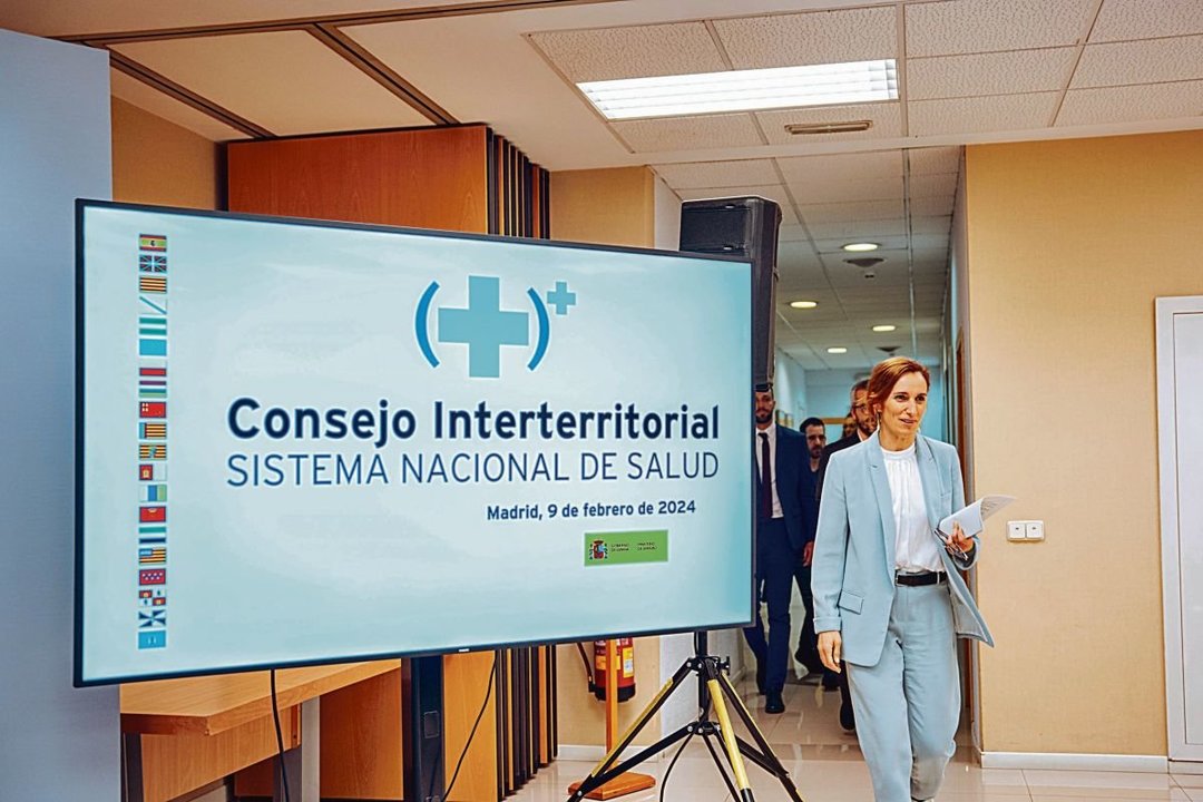 La ministra de Sanidad, Mónica García, a su llegada a rueda de prensa.