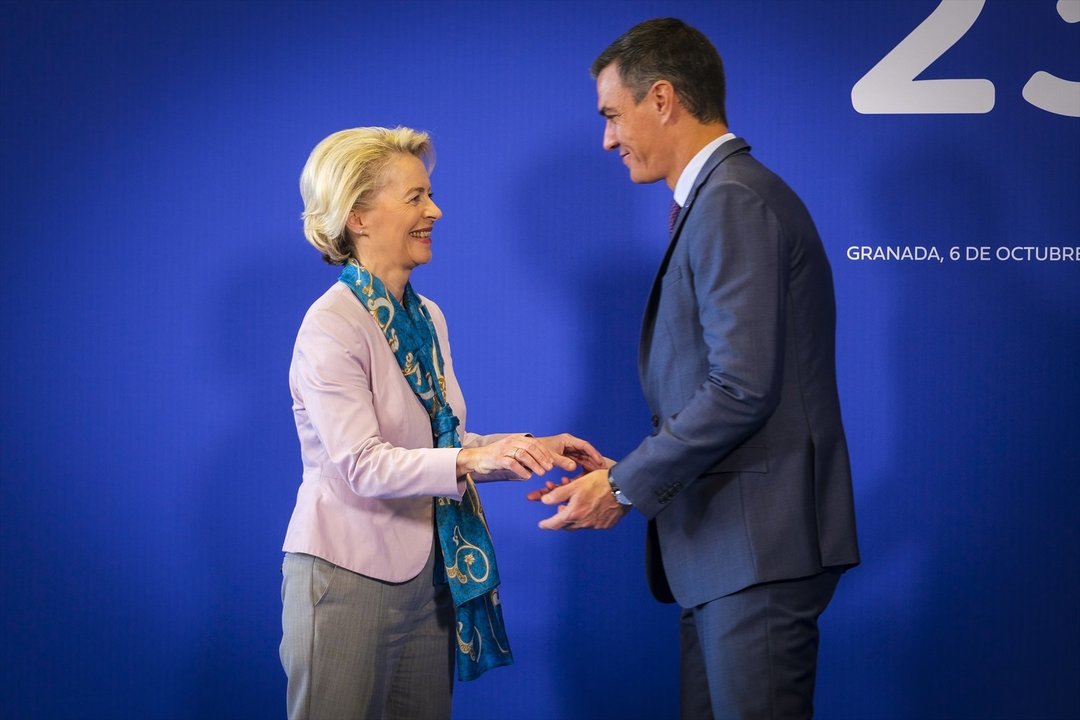 Imagen de archivo de un encuentro entre el presidente del Gobierno, Pedro Sánchez, y la presidenta de la Comisión Europea, Ursula Von der Leyen. // E.P.