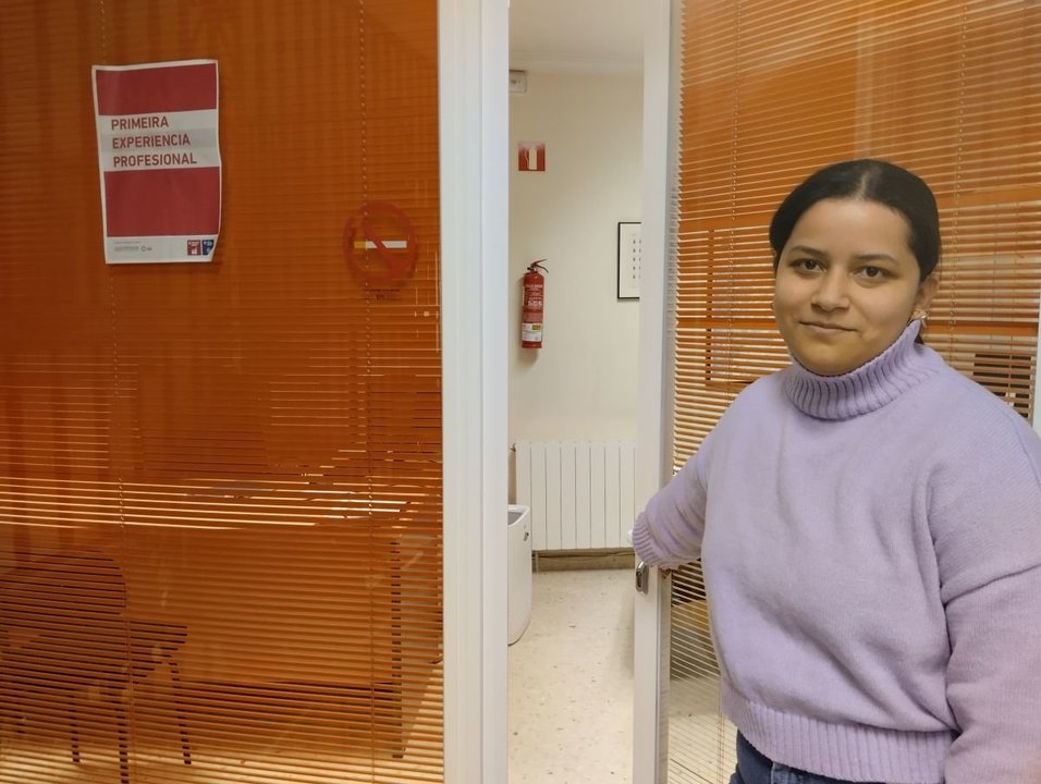 Valentina aprovecha su primera oportunidad laboral de la mano del SEPE, en el Concello de Covelo.
